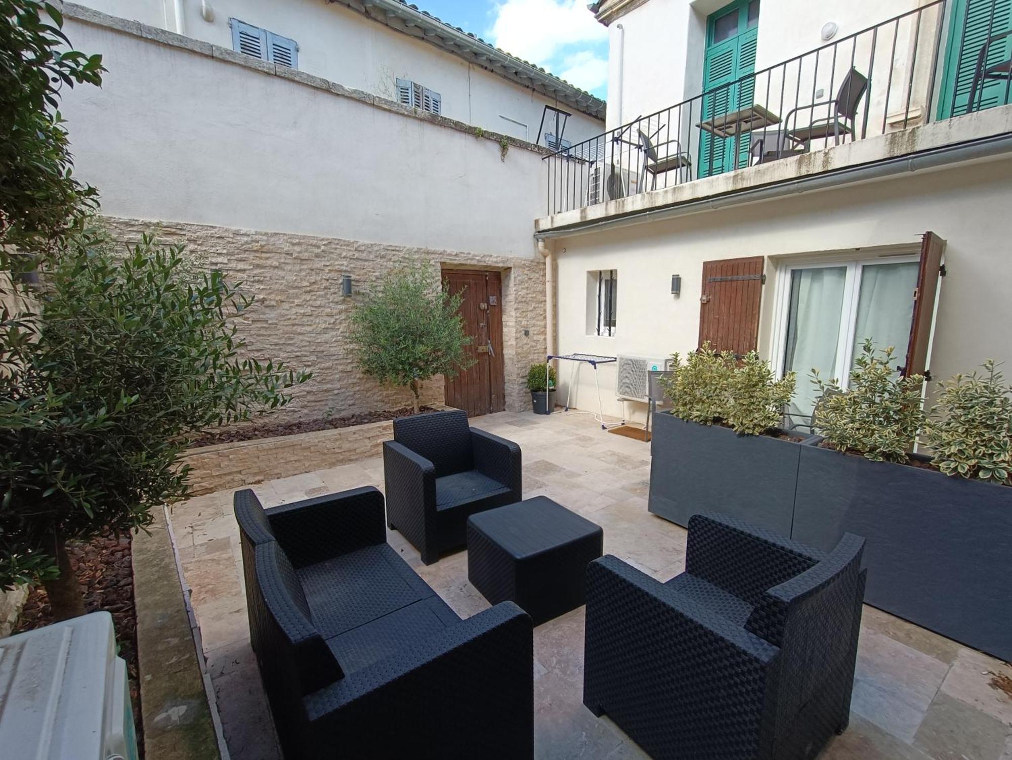 T3 Renove Avec Cour, Intra Muros Avignon Bagian luar foto